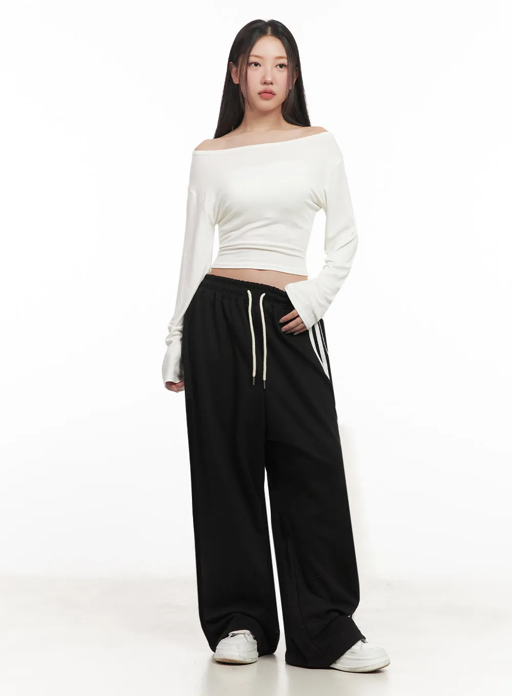 Essential Off-Shoulder Long-Sleeve Crop Top IM524