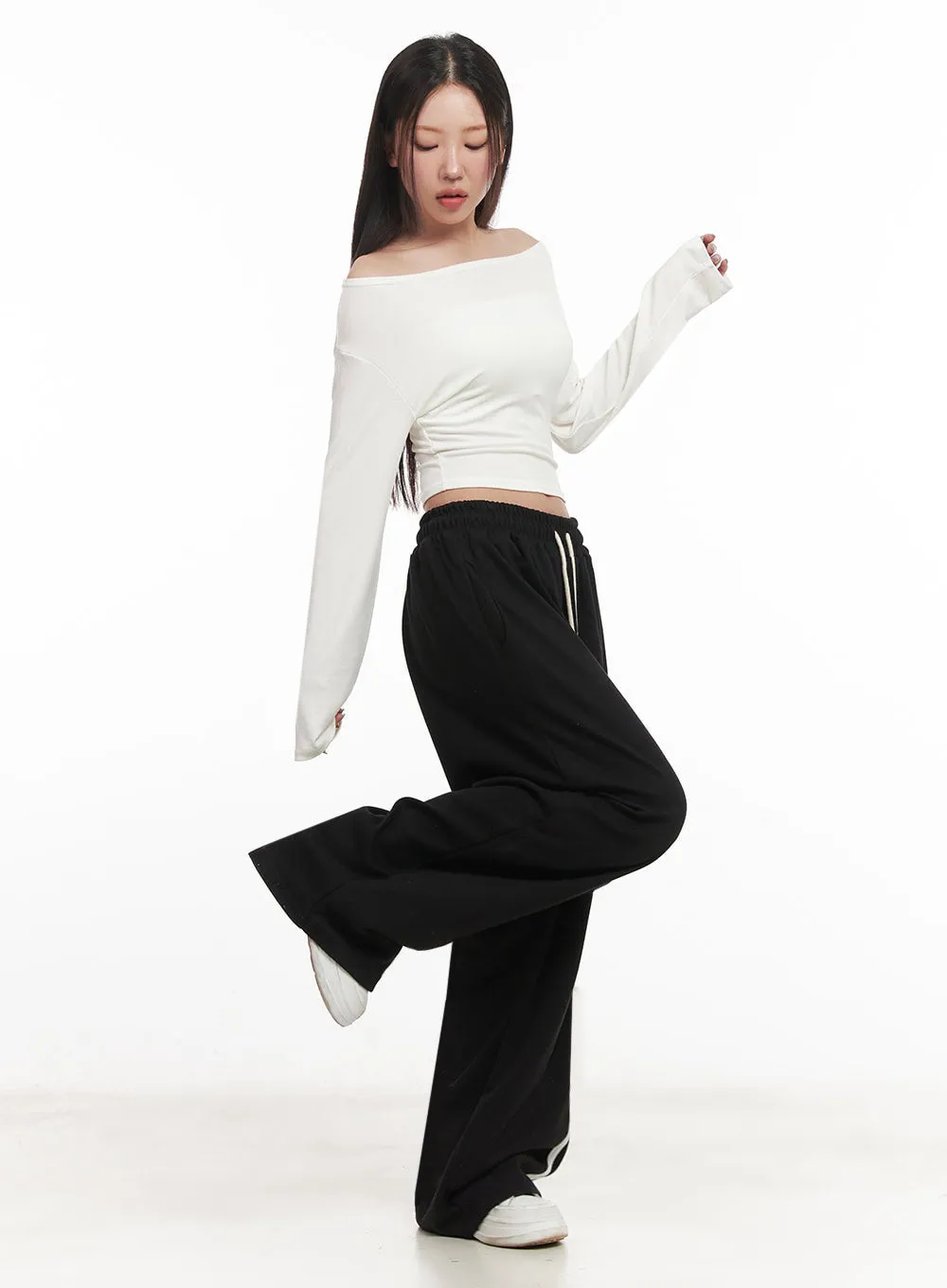 Essential Off-Shoulder Long-Sleeve Crop Top IM524