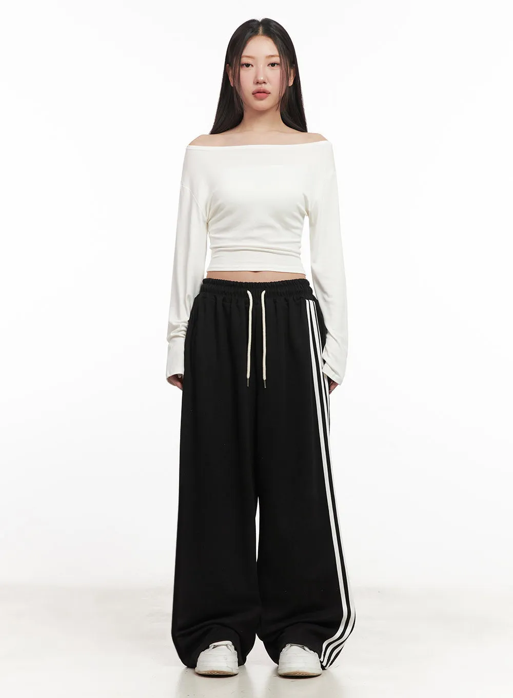 Essential Off-Shoulder Long-Sleeve Crop Top IM524