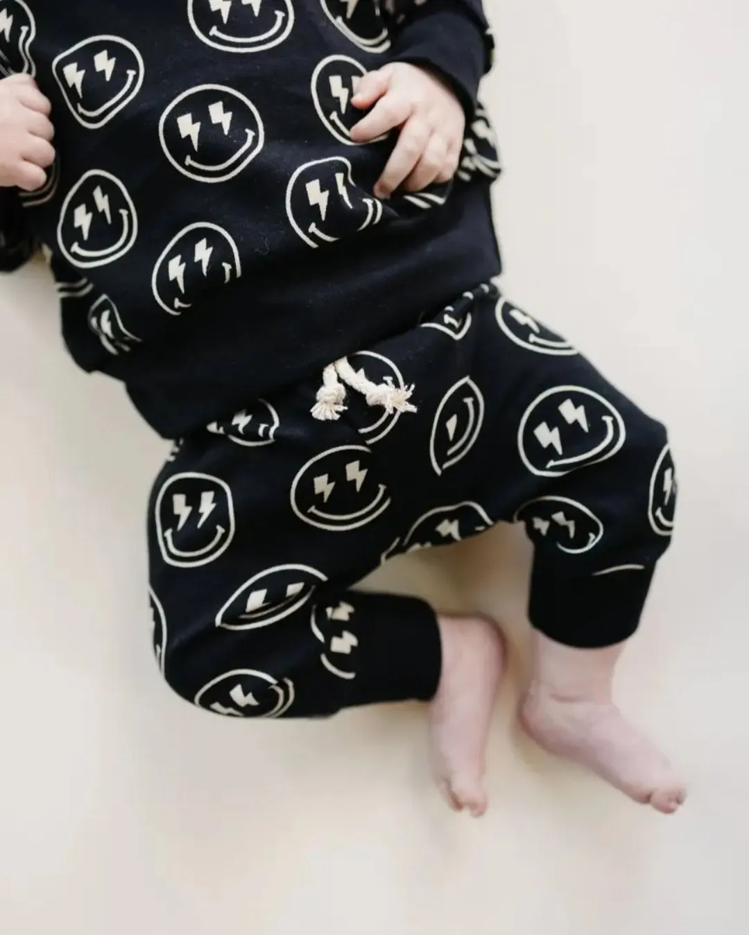 Trendy Black Smiley & Lightning Bolt Kids Sweatshirt and Jogger Set/Boys two piece sets